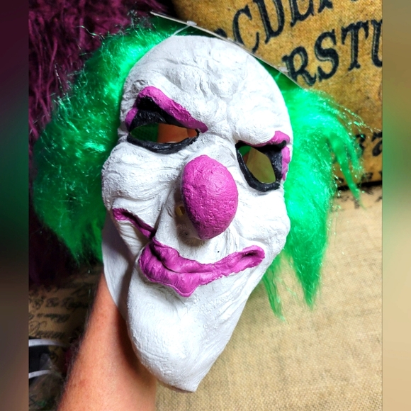 🛒🛍️💥NWT creepy clown mask brand new with tags green hair 🎃🖤 - Picture 1 of 6